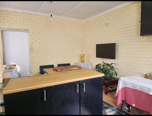 1 BEDROOM PROPERTY TO RENT IN GRASSY PARK